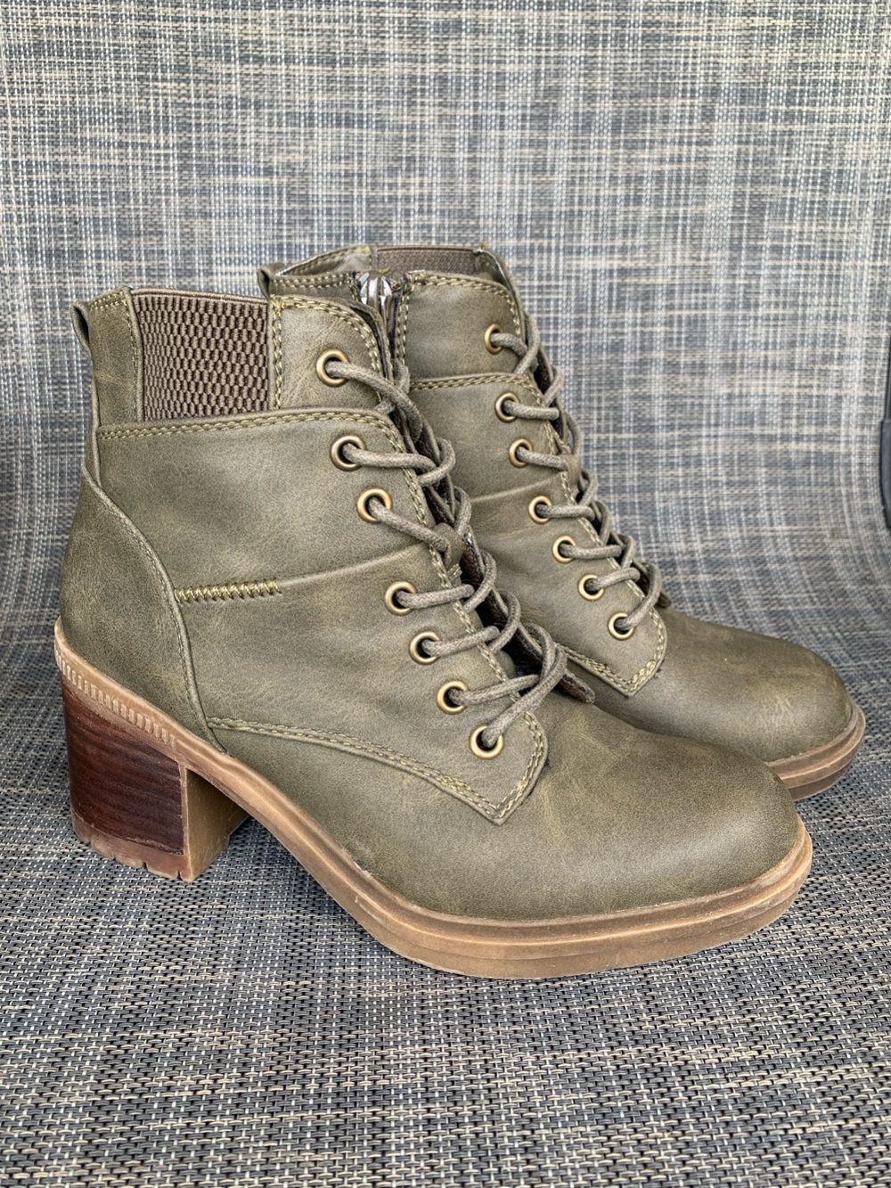Crown Vintage Olive green Lace-Up Block Heel Ankle Combat Boots Women’s Size 6.5